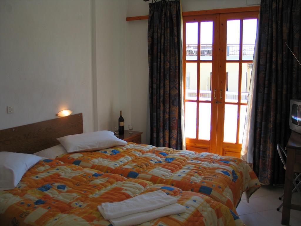 George'S Apartment Agia Marina  Bilik gambar