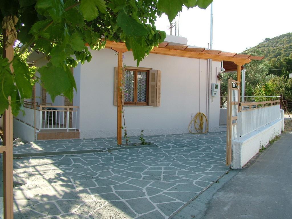 George'S Apartment Agia Marina  Bilik gambar