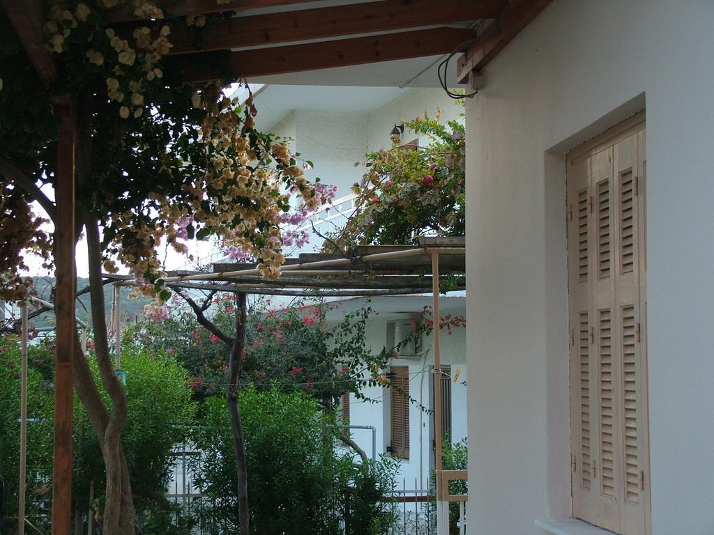 George'S Apartment Agia Marina  Bilik gambar