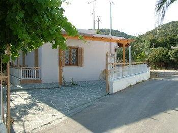 George'S Apartment Agia Marina  Luaran gambar