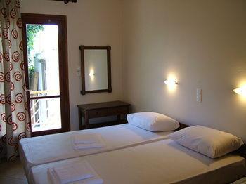 George'S Apartment Agia Marina  Luaran gambar